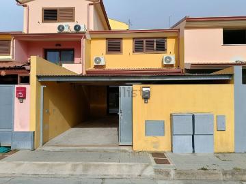 Villetta bifamiliare in vendita di 79 m² in Via U. la Malfa