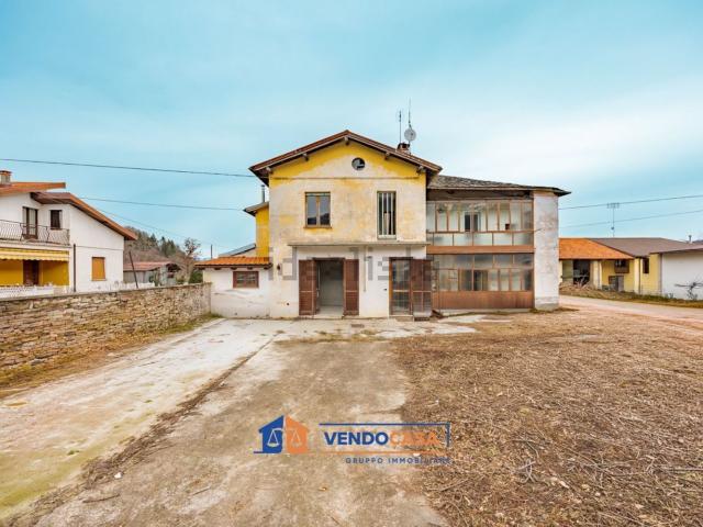 Villetta bifamiliare in vendita di 700 m² in Via Castellar, 135