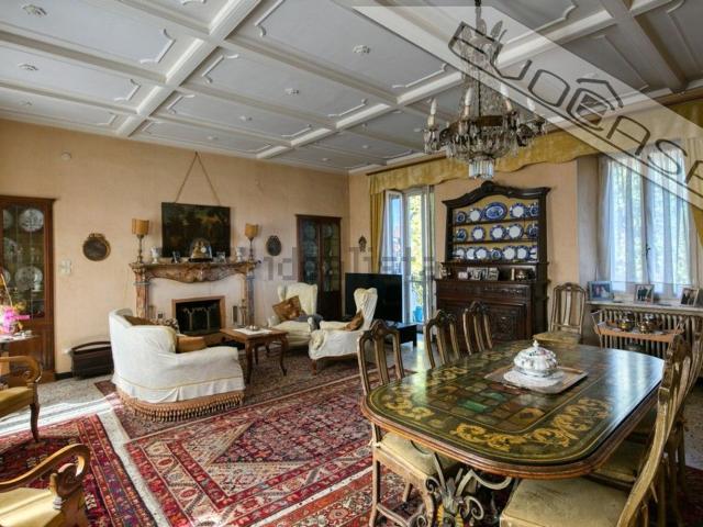 Villetta bifamiliare in vendita di 700 m² in Via Don Mensa, 8