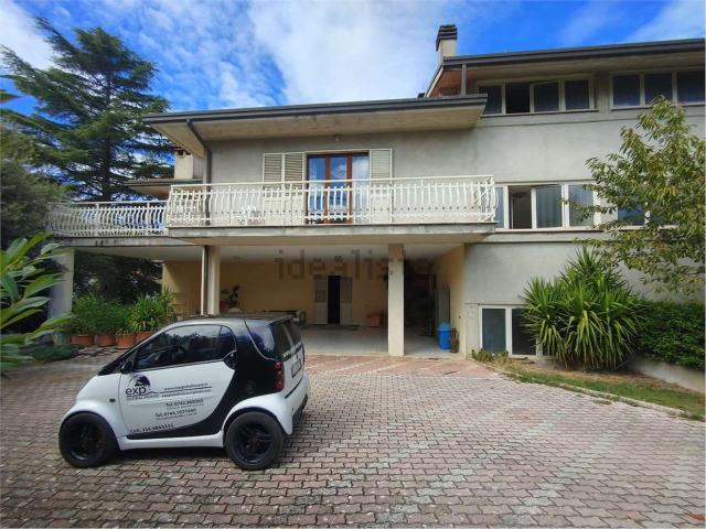 Villetta bifamiliare in vendita di 700 m²