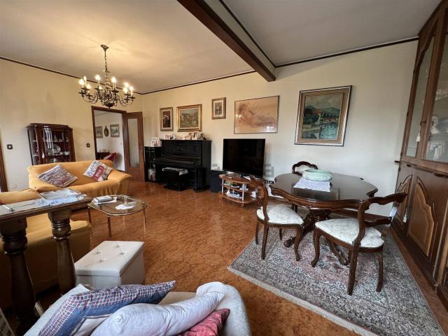 Villetta bifamiliare in vendita di 705 m²