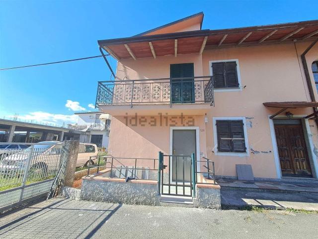 Villetta bifamiliare in vendita di 70 m² in Strada Statale 1, 128