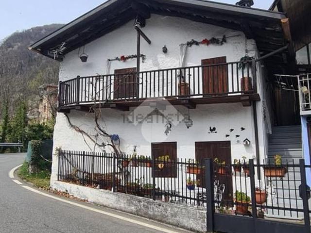 Villetta bifamiliare in vendita di 70 m² in Via Ala, 48