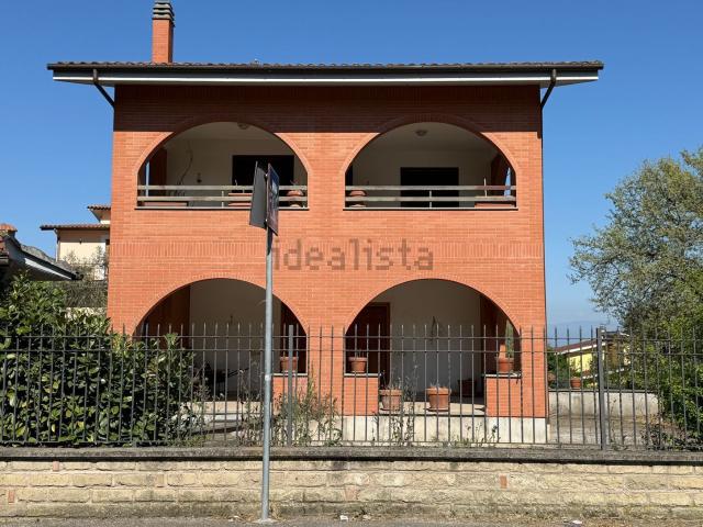 Villetta bifamiliare in vendita di 70 m² in Via di Santa Cornelia, 254