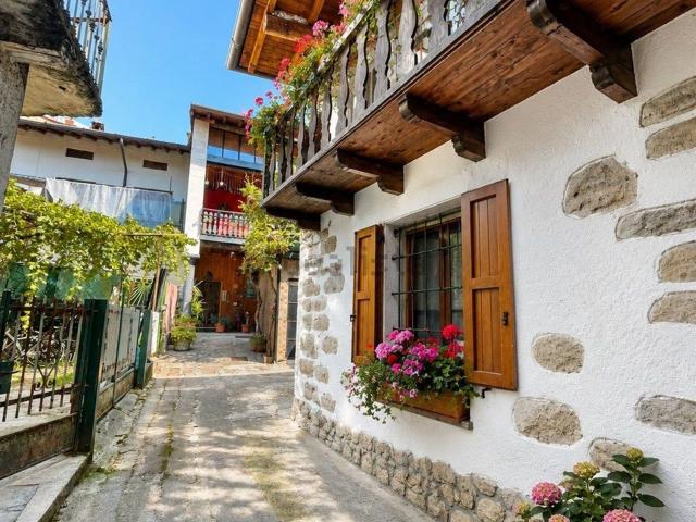 Villetta bifamiliare in vendita di 70 m² in Via Fratelli Calvi