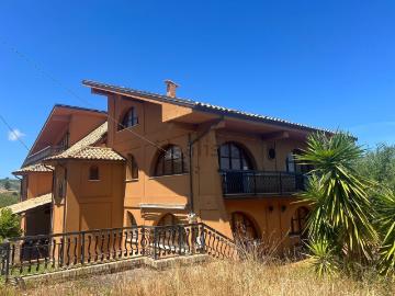 Villetta bifamiliare in vendita di 710 m²