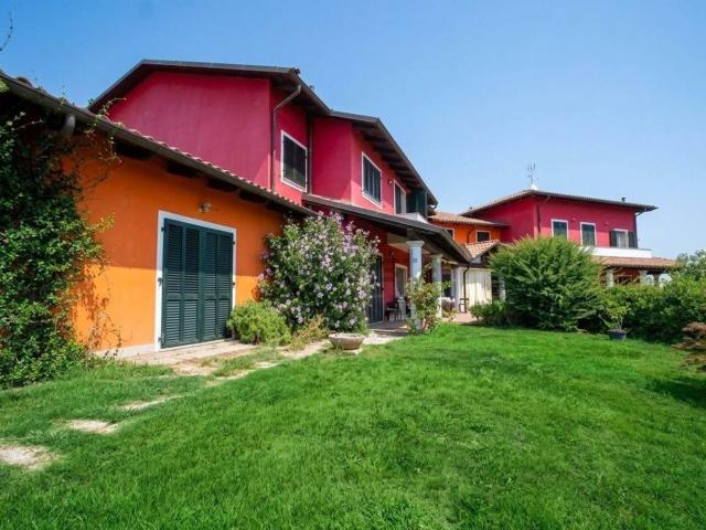 Villetta bifamiliare in vendita di 712 m² in Via Adua, 43