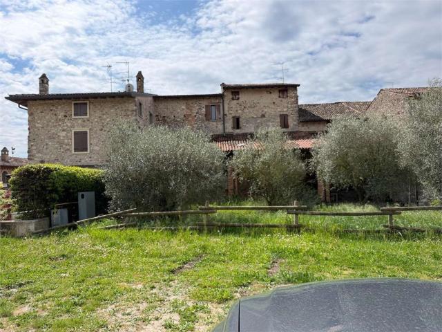 Villetta bifamiliare in vendita di 720 m² in Strada Moscatello, 11
