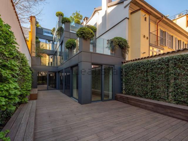 Villetta bifamiliare in vendita di 731 m² in Via Ponte Vetero
