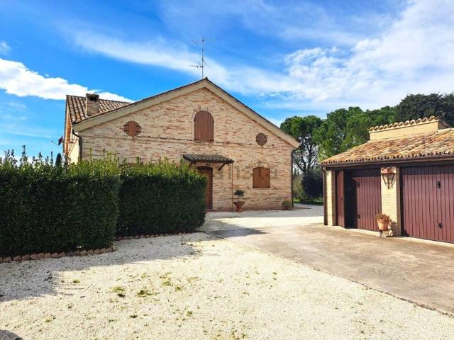Villetta bifamiliare in vendita di 732 m² in Contrada Santa Maria del Monte