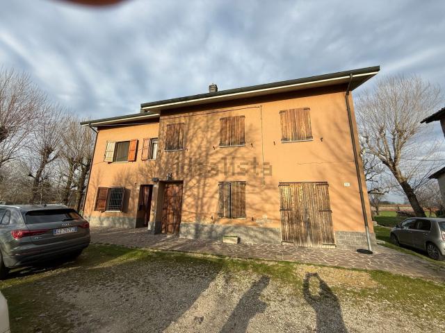 Villetta bifamiliare in vendita di 732 m² in Strada Castelnuovo Rangone, 59