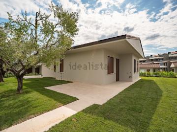 Villetta bifamiliare in vendita di 85 m² in Via Michelangelo, 150