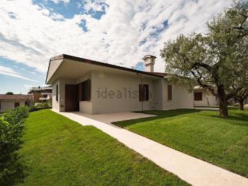 Villetta bifamiliare in vendita di 85 m² in Via Michelangelo, 150