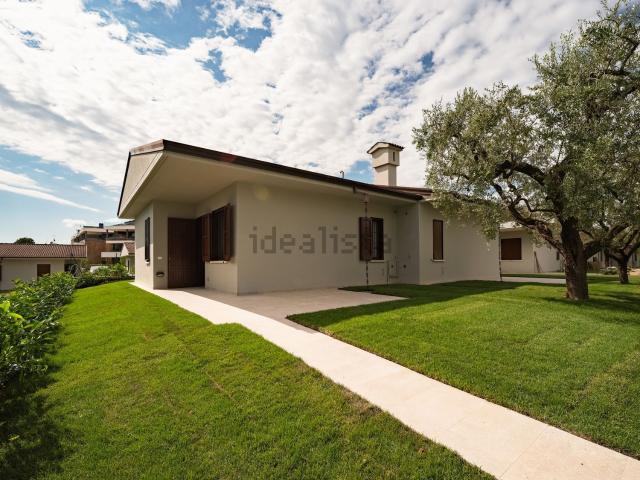 Villetta bifamiliare in vendita di 85 m² in Via Michelangelo, 150