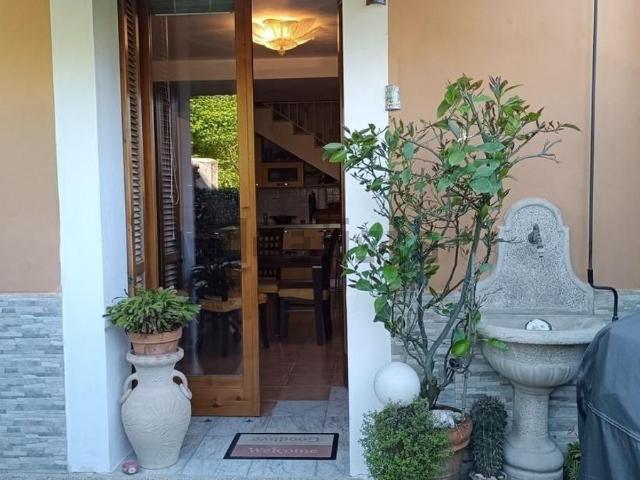 Villetta bifamiliare in vendita di 85 m² in Via Aldo Moro, 25