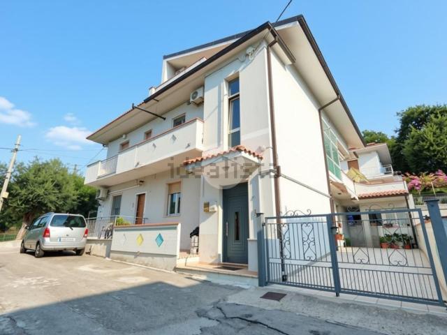 Villetta bifamiliare in vendita di 85 m² in Via di Sotto