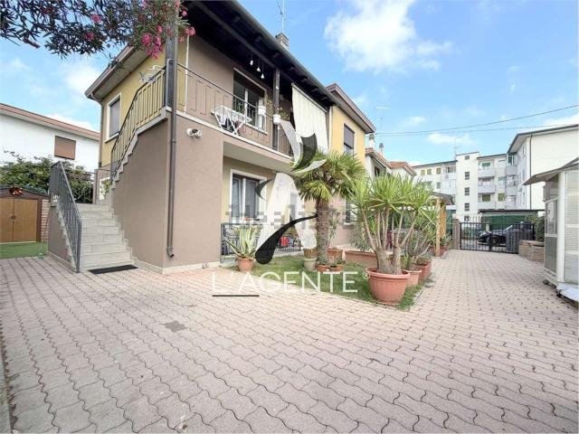 Villetta bifamiliare in vendita di 85 m² in Via Dogali