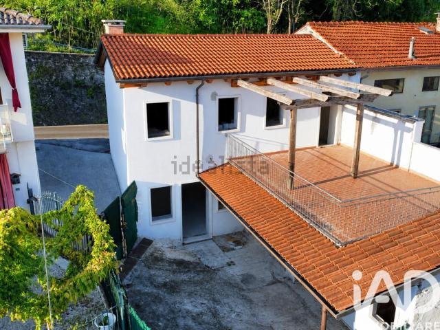 Villetta bifamiliare in vendita di 85 m² in Via 4 Novembre