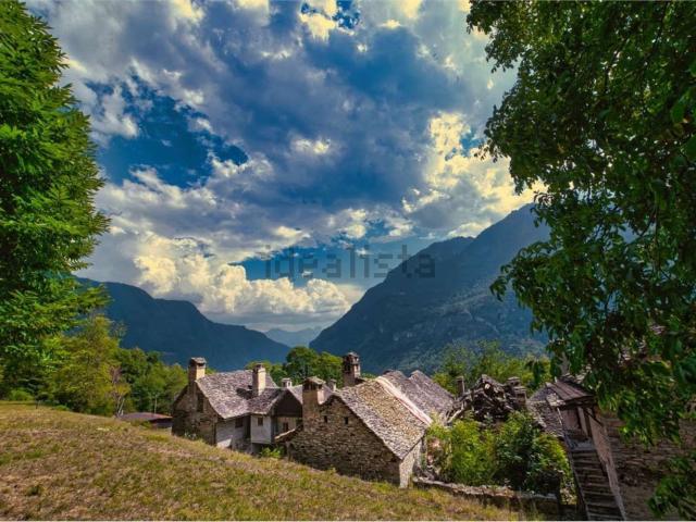 Villetta bifamiliare in vendita di 86 m² in Via Domodossola