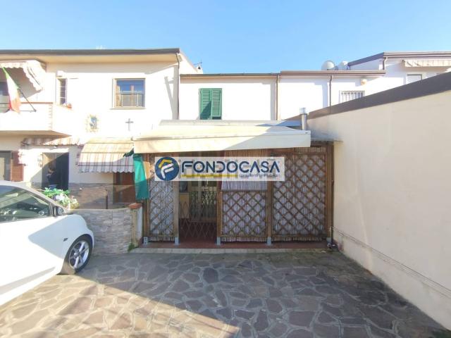 Villetta bifamiliare in vendita di 86 m² in Via la Rondine