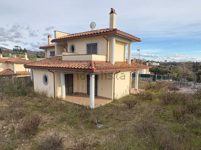 Villetta bifamiliare in vendita di 70 m² in Via del Fosso Carolano