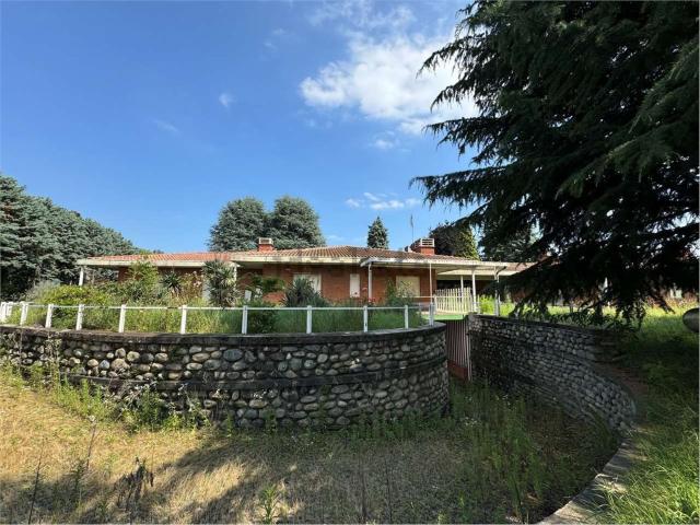 Villetta bifamiliare in vendita di 800 m² in Via Val Pellice, 20