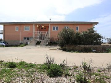 Villetta bifamiliare in vendita di 800 m² in Via Dr.Giovanni Minardi,8