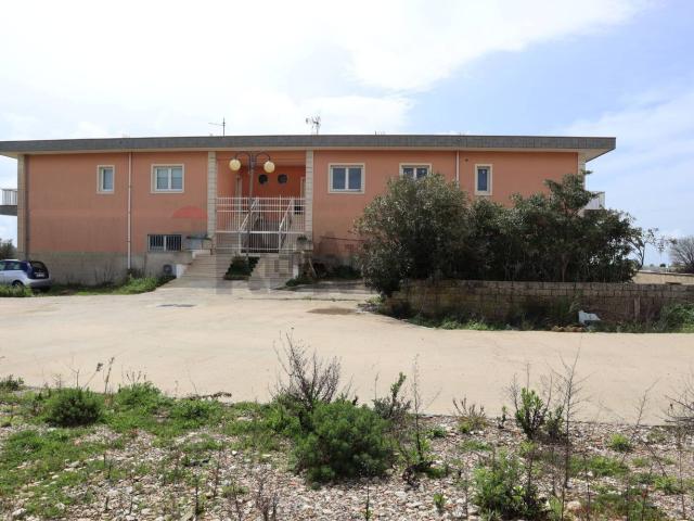 Villetta bifamiliare in vendita di 800 m² in Via Dr.Giovanni Minardi,8
