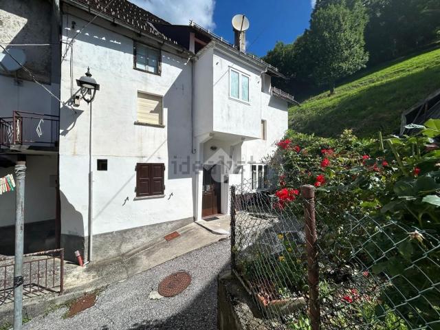 Villetta bifamiliare in vendita di 80 m² in Frazione Vuezzis, 5