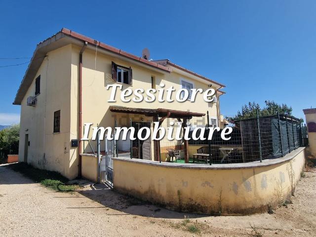 Villetta bifamiliare in vendita di 80 m² in Via Appia Sud
