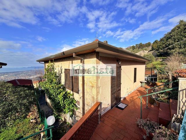 Villetta bifamiliare in vendita di 80 m² in Via Bel Colle