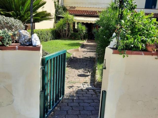 Villetta bifamiliare in vendita di 80 m² in Via Caffaggio, 19031