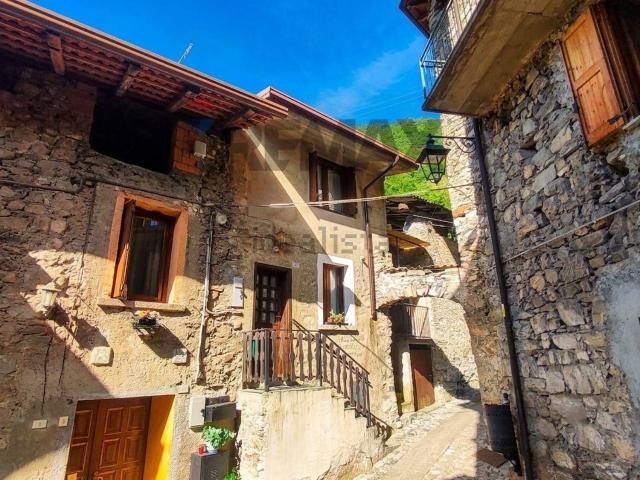 Villetta bifamiliare in vendita di 80 m² in Via Castello, 34