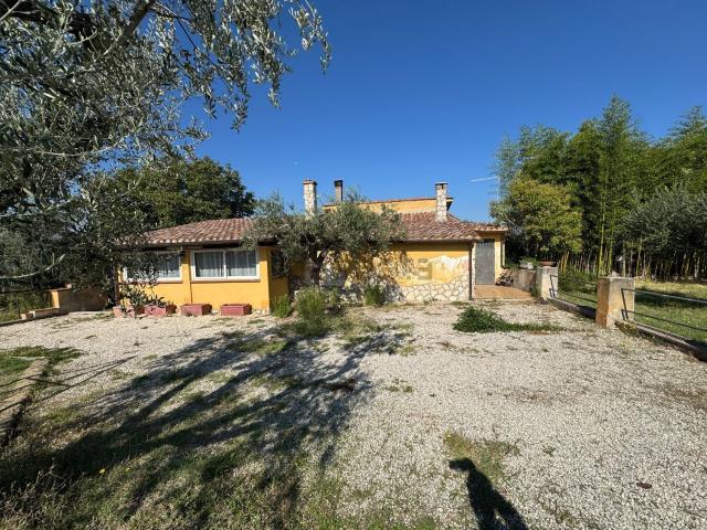 Villetta bifamiliare in vendita di 80 m² in Via Colle Fattore