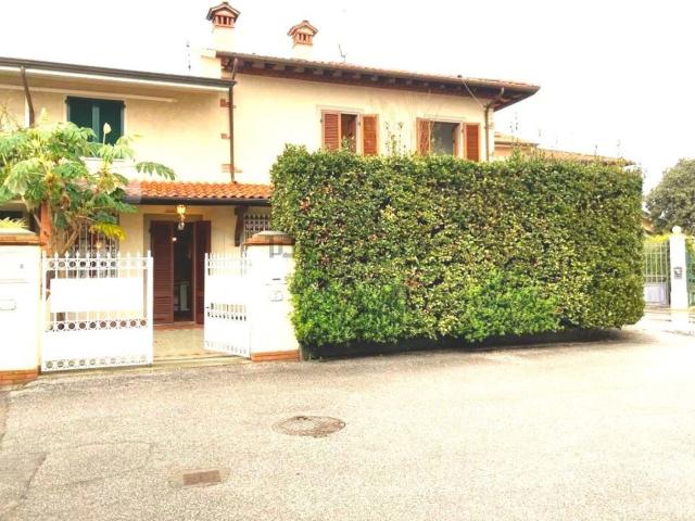 Villetta bifamiliare in vendita di 80 m² in Via Duca D&apos Aosta