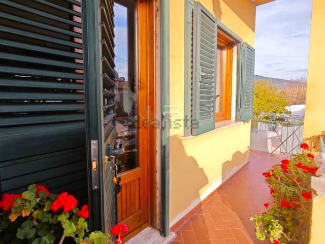 Villetta bifamiliare in vendita di 80 m² in Via della Sipe