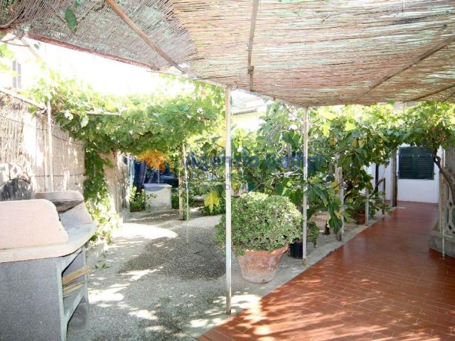 Villetta bifamiliare in vendita di 80 m² in Via di Campese