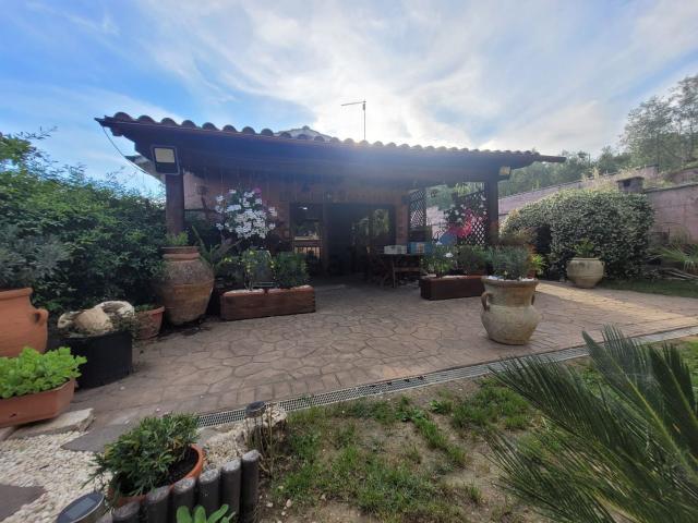 Villetta bifamiliare in vendita di 80 m² in Via Salvatoretto
