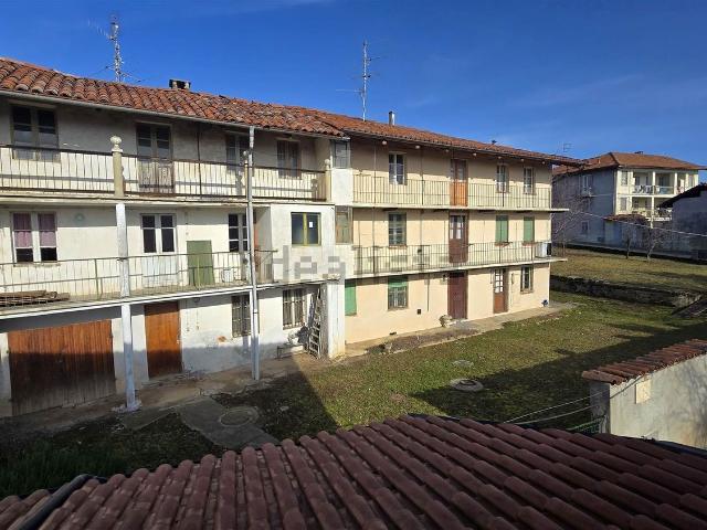 Villetta bifamiliare in vendita di 810 m² in Strada Cantoni Masserano e Calaria, 178