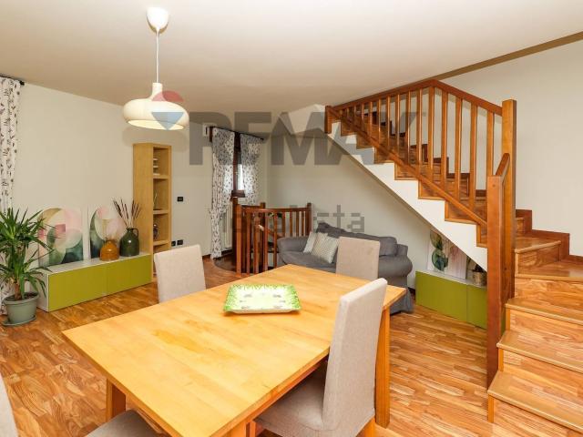 Villetta bifamiliare in vendita di 81 m² in Via Adriatica, 31