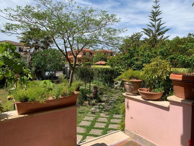 Villetta bifamiliare in vendita di 81 m² in Via Cristoforo Colombo, 88