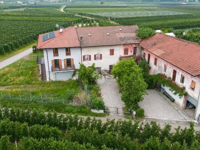 Villetta bifamiliare in vendita di 828 m² in Località Maso Gesuiti, 4