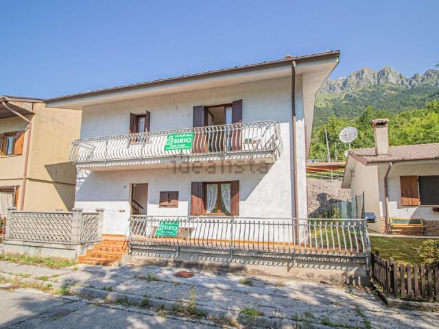 Villetta bifamiliare in vendita di 83 m² in Frazione Cesariis, 6