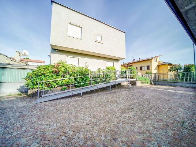 Villetta bifamiliare in vendita di 945 m² in Via Pagani