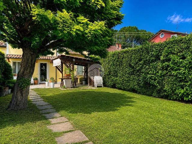 Villetta bifamiliare in vendita di 94 m² in Via Galeazza, 1000