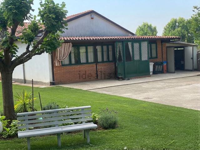 Villetta bifamiliare in vendita di 95 m² in Località delle Chiaviche, 1
