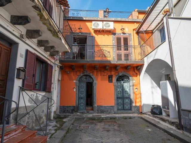 Villetta bifamiliare in vendita di 95 m² in Piazza Piano Torre, 6