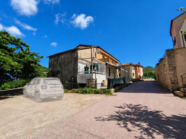 Villetta bifamiliare in vendita di 95 m² in Via Benne, 8