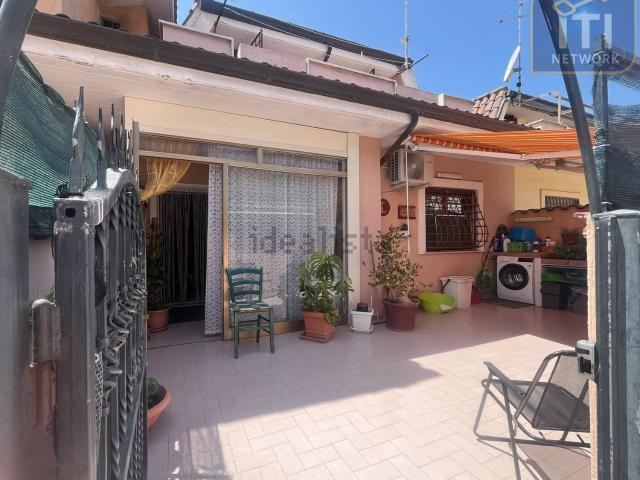 Villetta bifamiliare in vendita di 95 m² in Via degli Argonauti