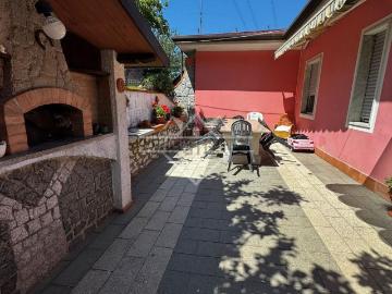 Villetta bifamiliare in vendita di 95 m² in Via Diramazione per Carrara, 10